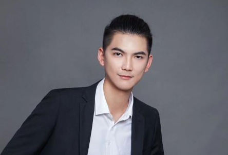 <div id= 孙金龙-设计师